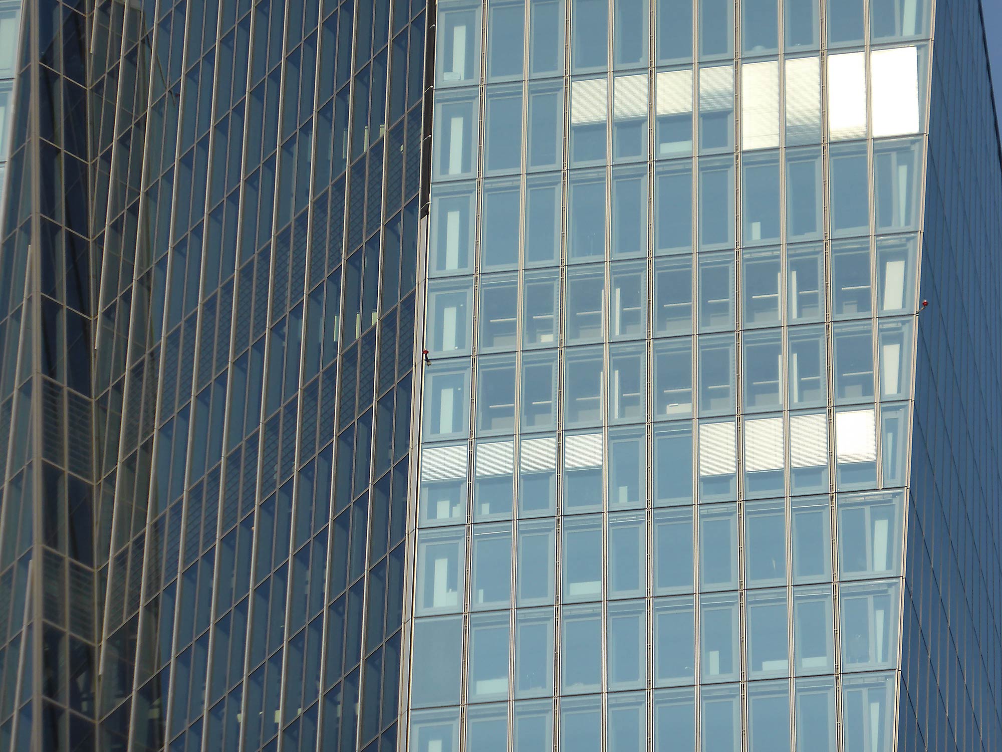 frankfurt-ecb-seat-skyscraper-euro-centralbank-facade