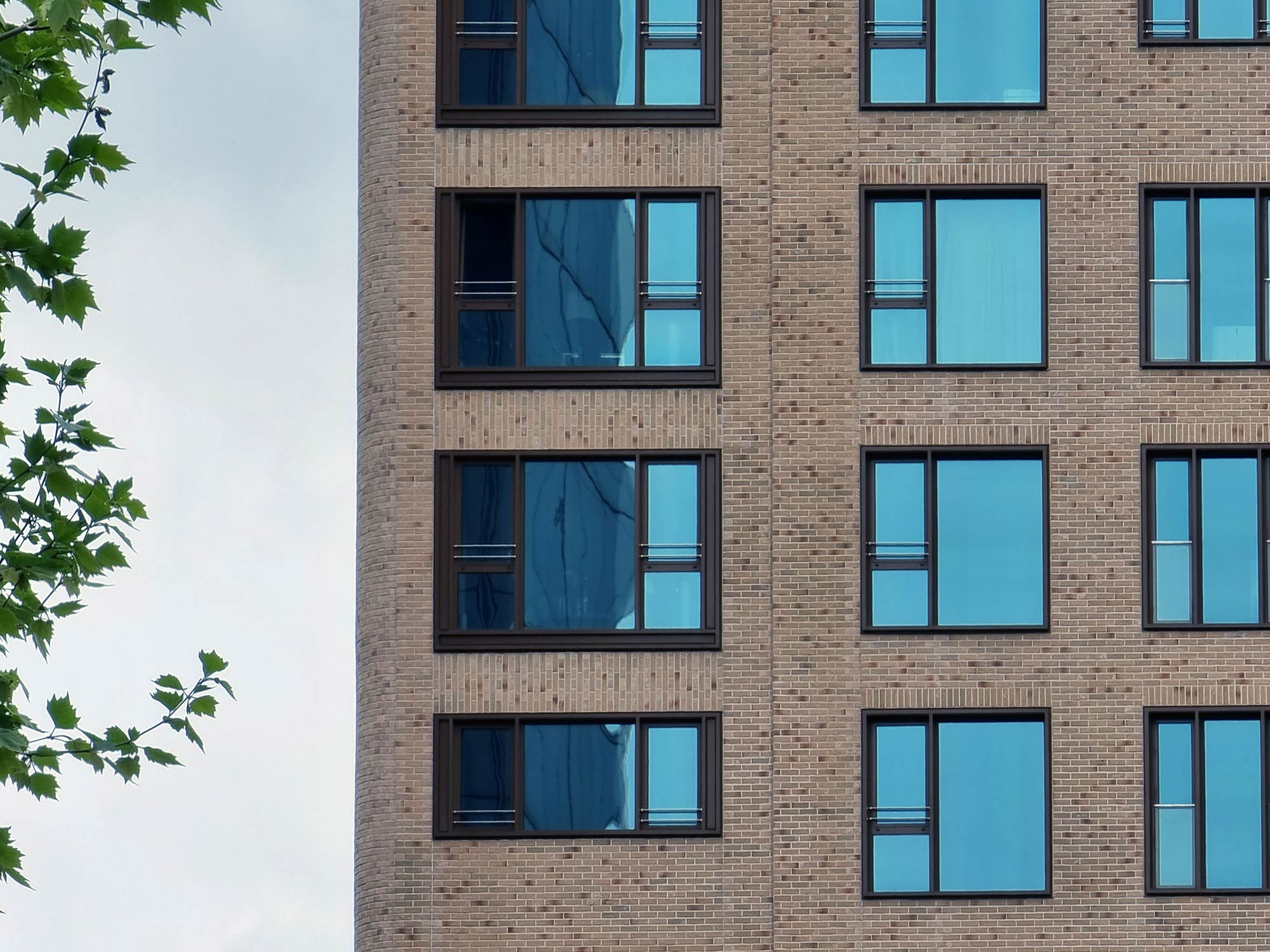 Residential tower Frankfurt - Blue Heaven - apartments for rent and lease