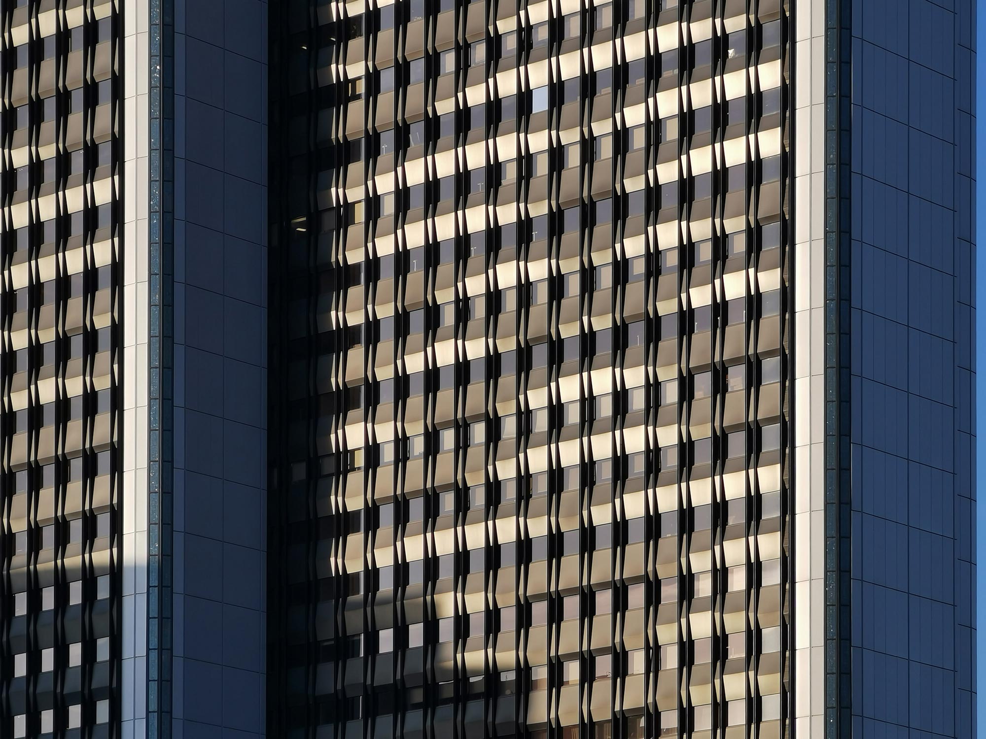 westendgate-frankfurt-marriott-hotel-facade Westendgate Frankfurt - Marriott Hotel facade