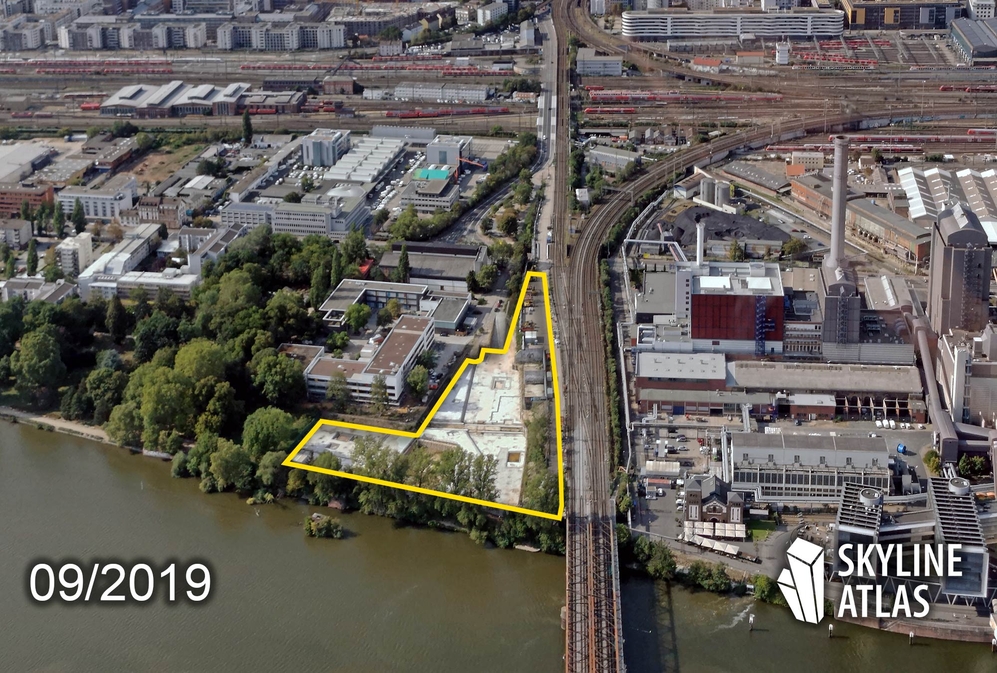 Wohnquartier at Westhafen - Living Quarter at Harbor West Frankfurt - Highrise at Sommerhoffpark - Rental apartments and student dormitory - New building at the Main river shore - construction site in September 2019