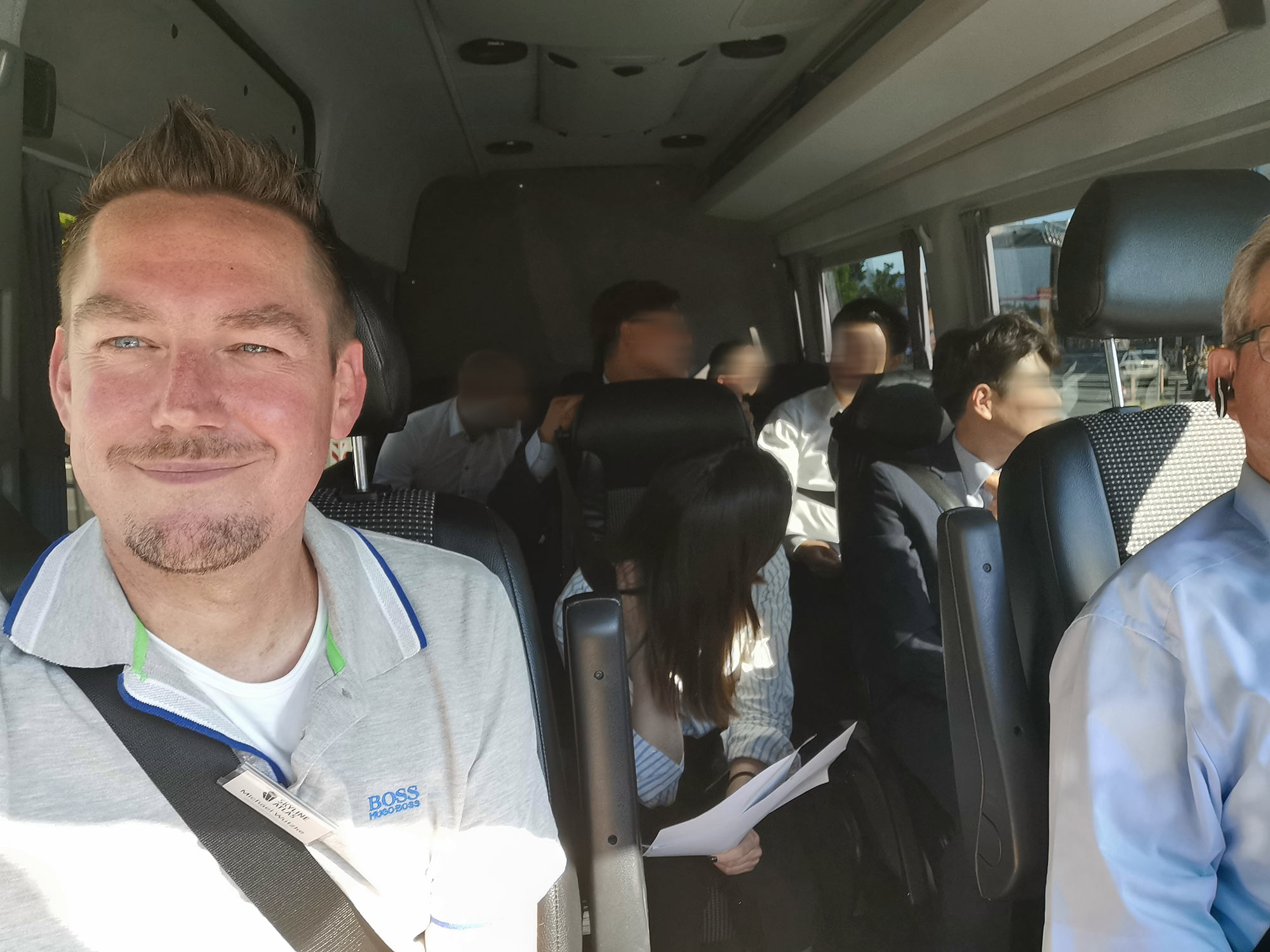 city-tour-frankfurt-real-estate-tour-bus-architecture-guide-frankfurt-investment-tour