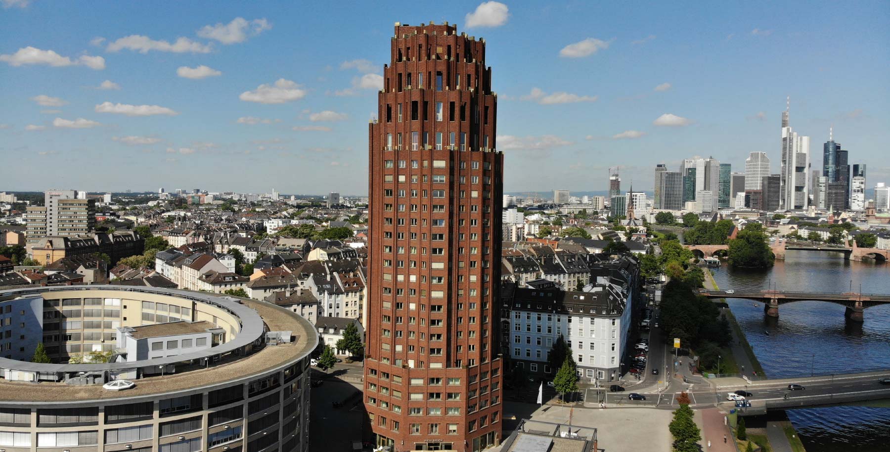 Main Plaza SKYLINE ATLAS