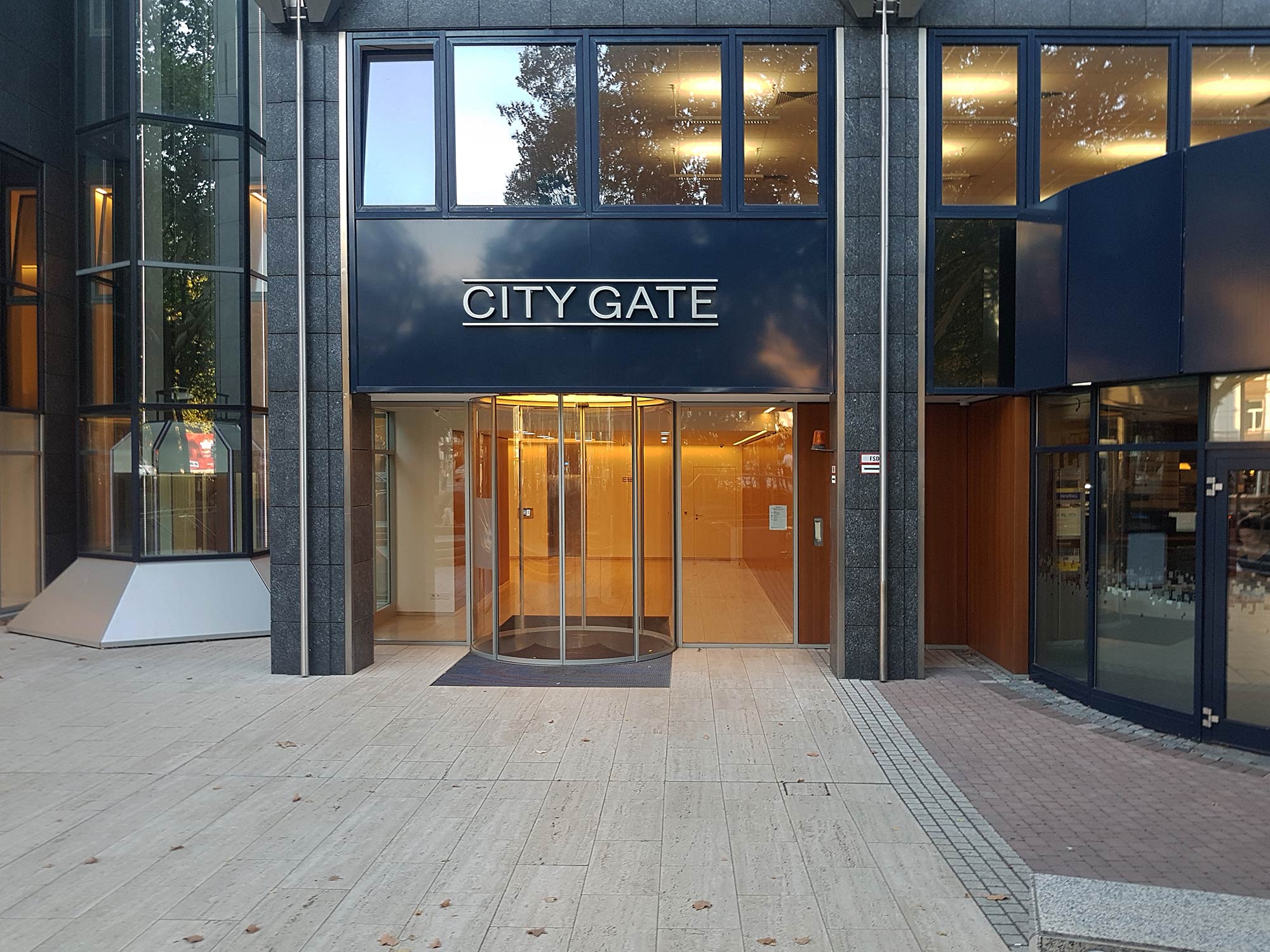 frankfurt-city-gate-eingang-lobby-fassade