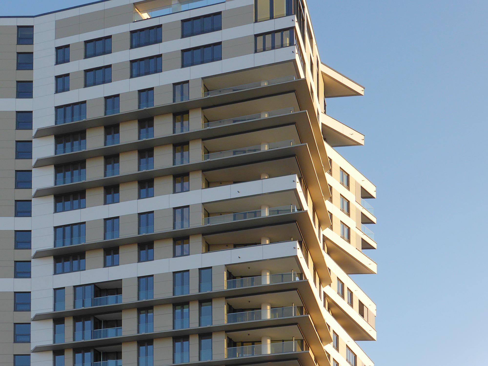apartmentseuropaviertelwestsidetowerfrankfurtbalconiesviewsskylinerealpropertyfor