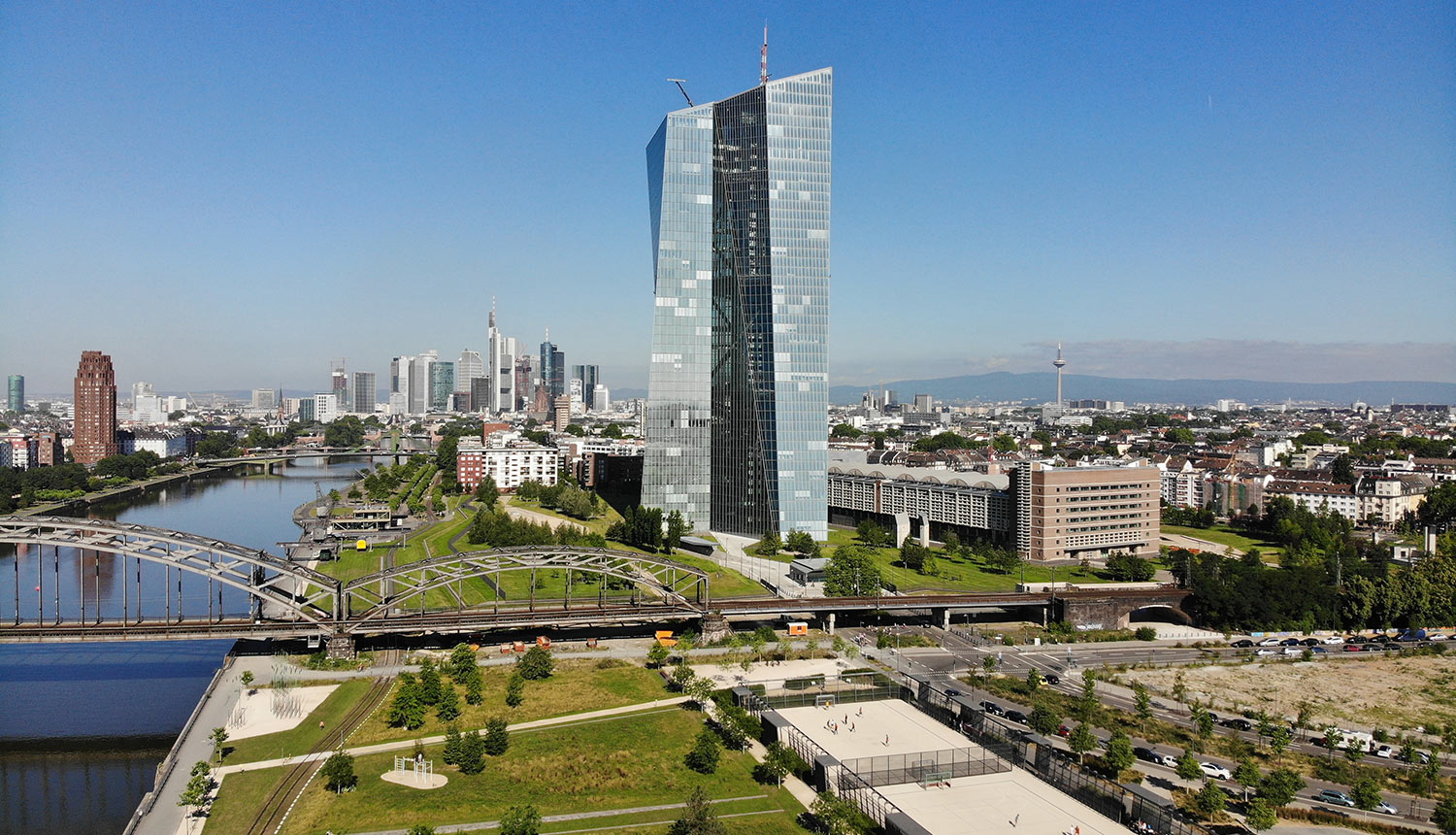 frankfurt-rent-flat-find-apartment-rental-buy-investment-condominium-skyline-mainhattan-apartments Frankfurt Rent Flat - Find Apartment in Frankfurt with skyline view - rent or buy housing - Mainhattan apartments