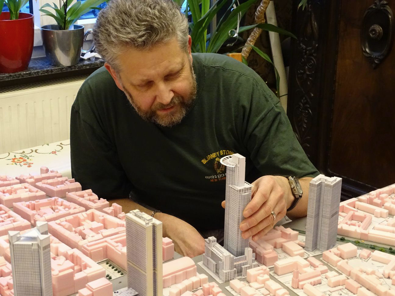 frank-reuter-skyscraper-model-builder-frankfurt Frank Reuter - skyscraper model builder - Frankfurt high-rise model