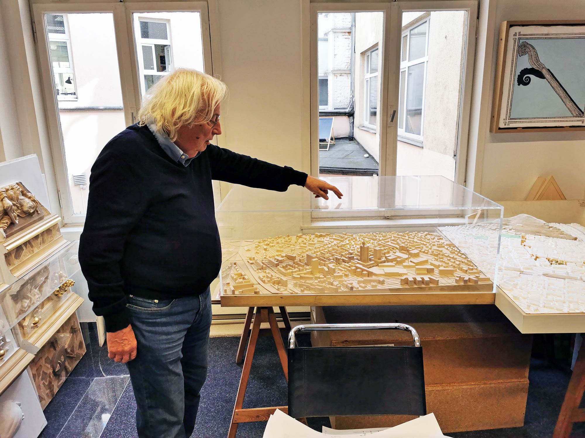 Jochem Jourdan explaining an urban model