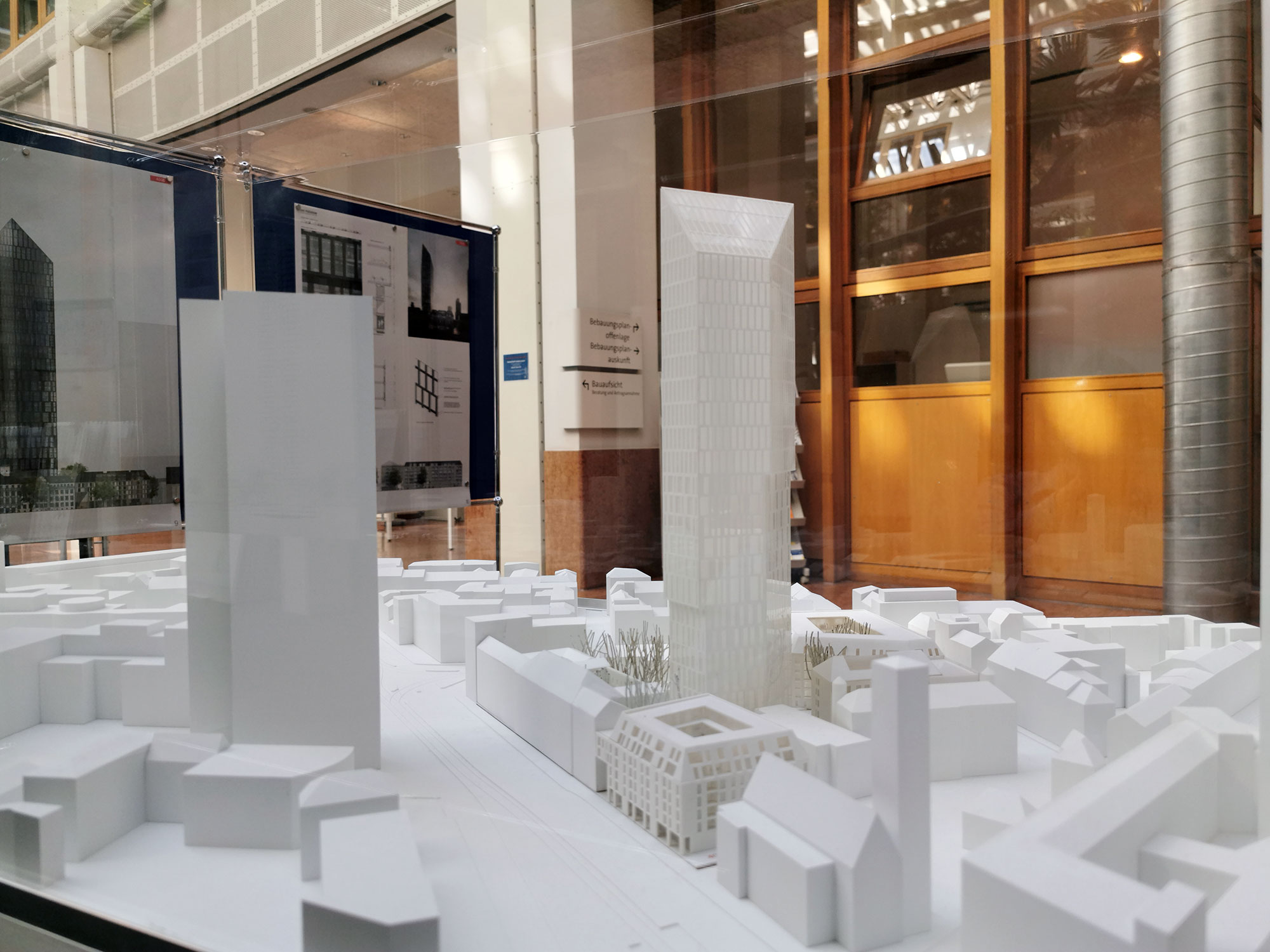 skyscraper-old-police-seat-prism-crystal-tower-frankfurt-gerch-group The proposed skyscraper with the Westend 1 tower (left)