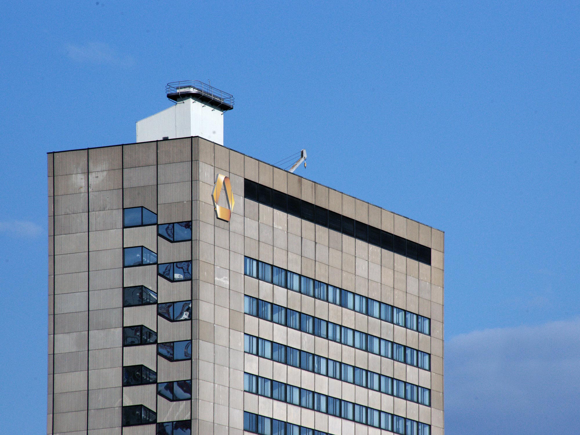 commerzbank-highrise-hafenstrasse-trading-center-deutsche-bundespost