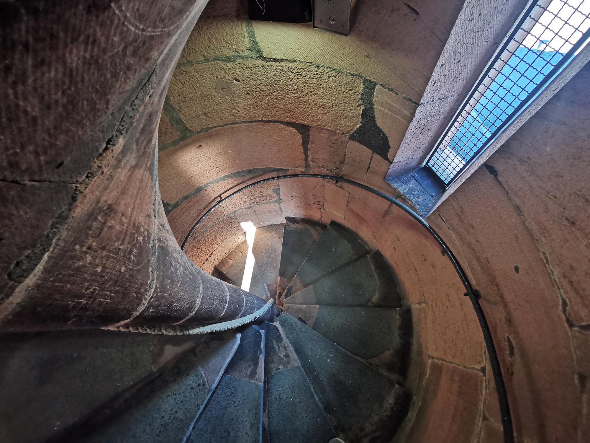 frankfurt-dom-kaiserdom-cathedral-church-tower-ascent-stairs-sights-frankfurt-outlook-panorama Frankfurt Cathedral - Dom - Imperial Cathedral of Saint Bartholomew - Walking inside the tower