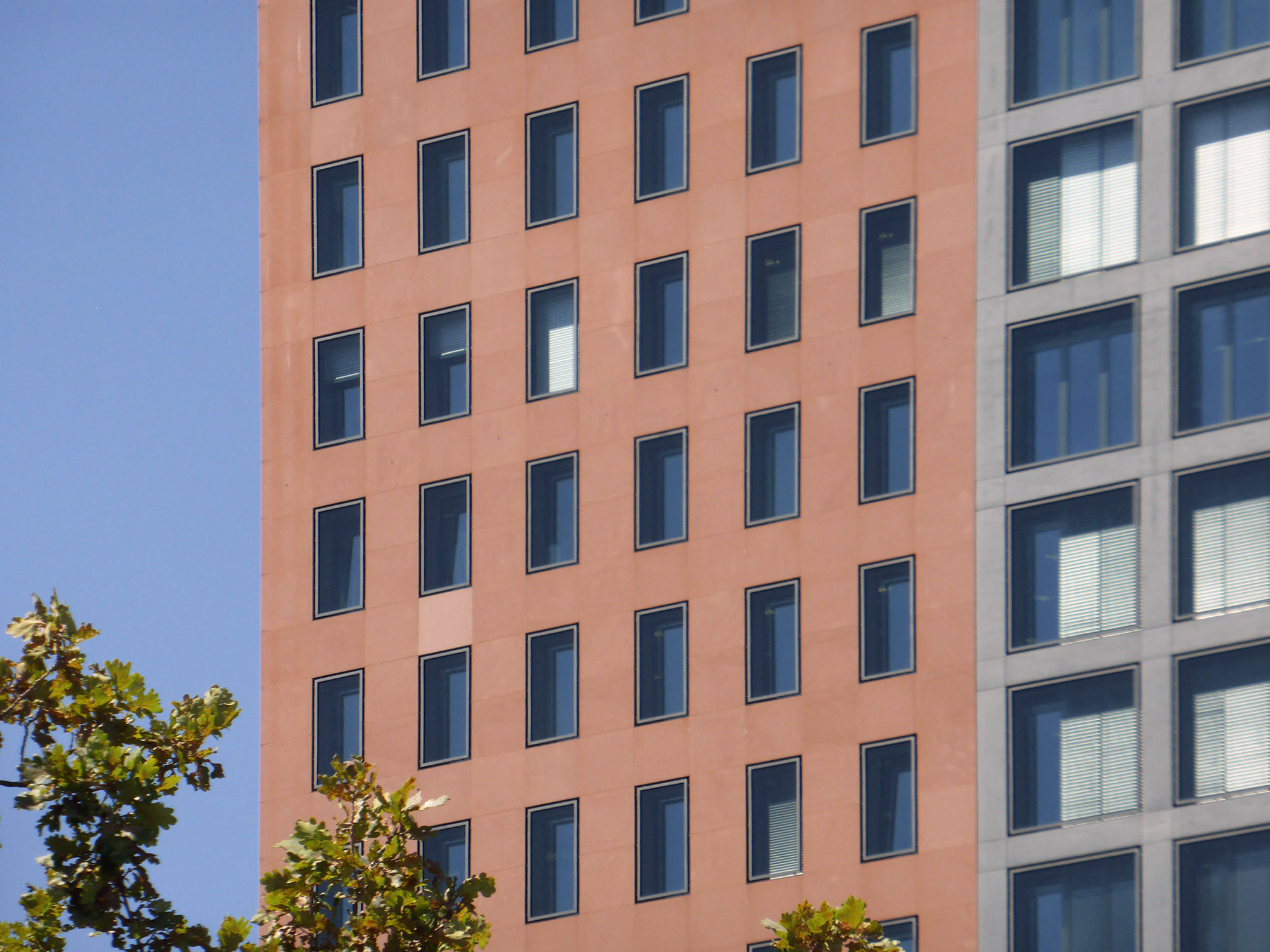 Frankfurt Main Forum Facade - Frankfurt architecture - modern office tower - IG Metall Headquarters