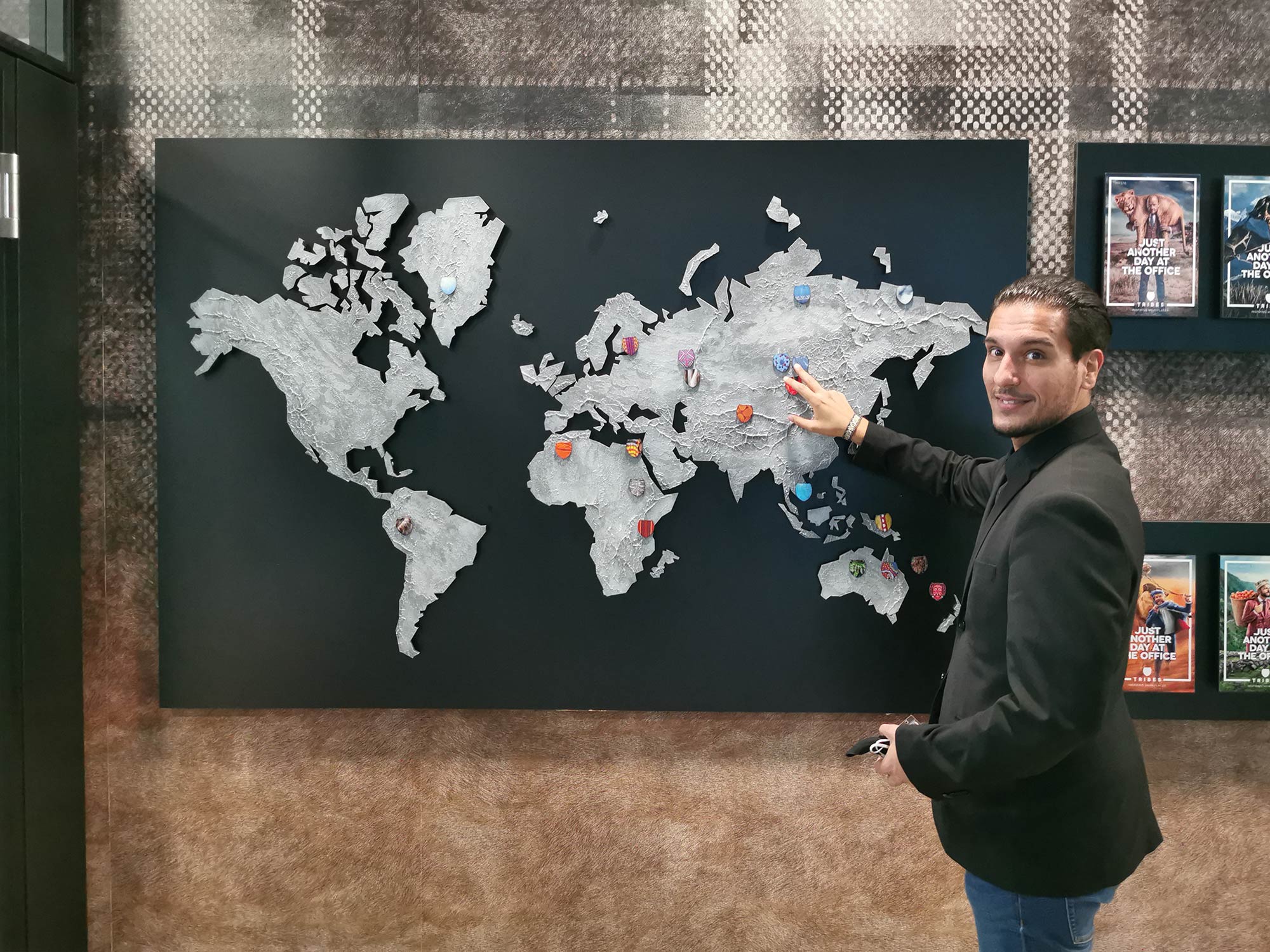 Michael Xanthakos (site manager of Tribes in Frankfurt) shows the nomadic tribes of the world, after which Tribes was inspired