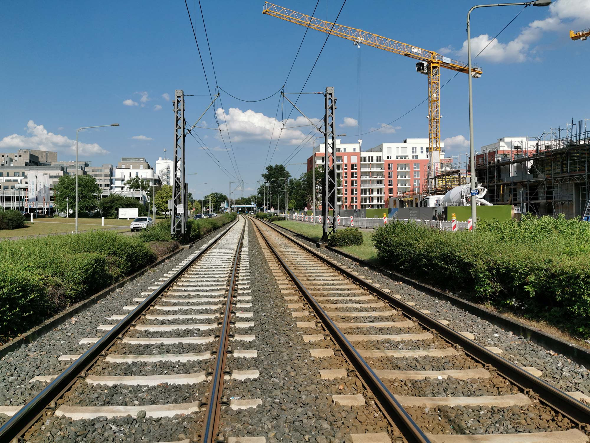 There are trams stopping in the Lyon Quarter