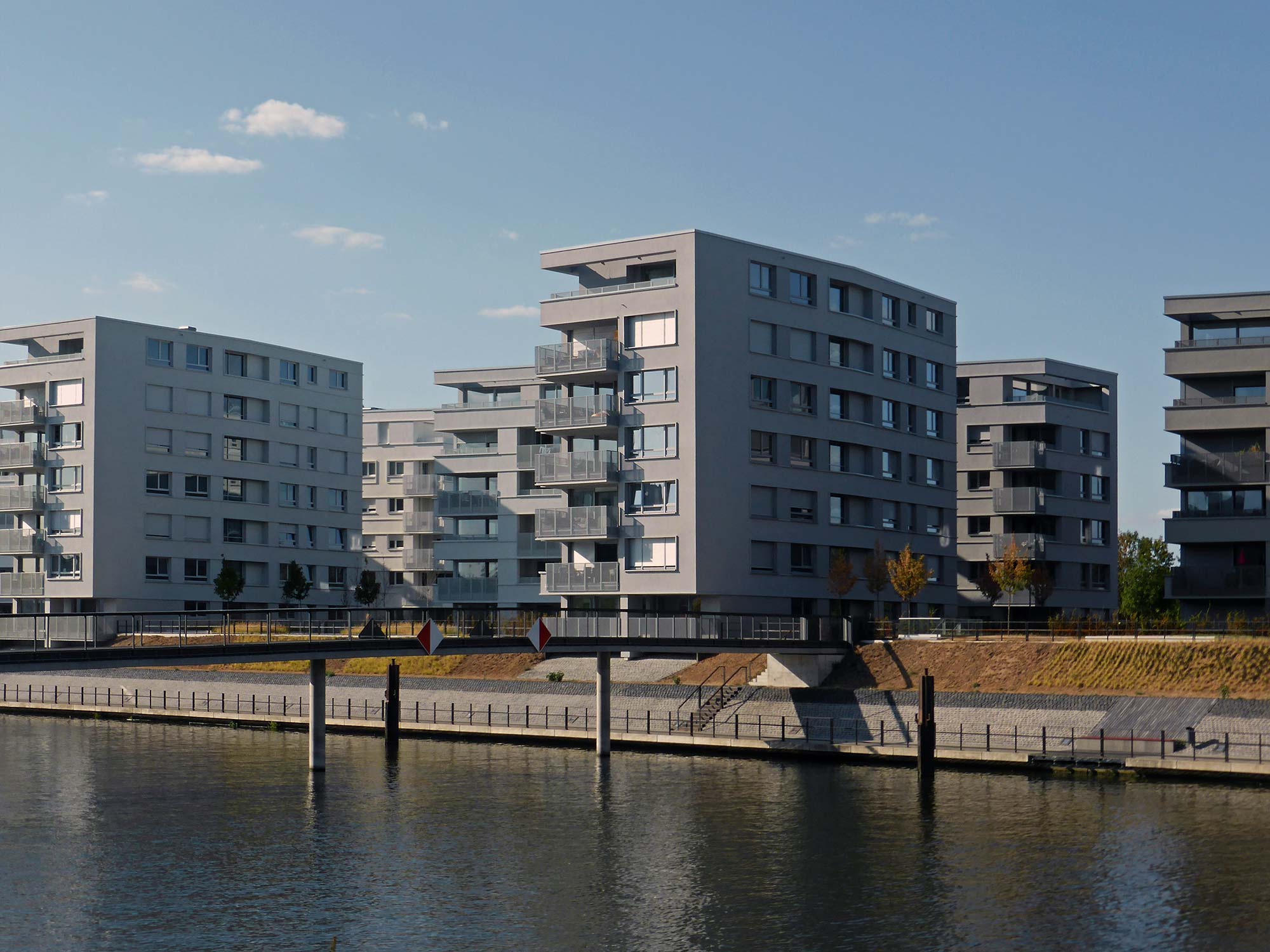New buildings recently constructed in the Offenbach port area