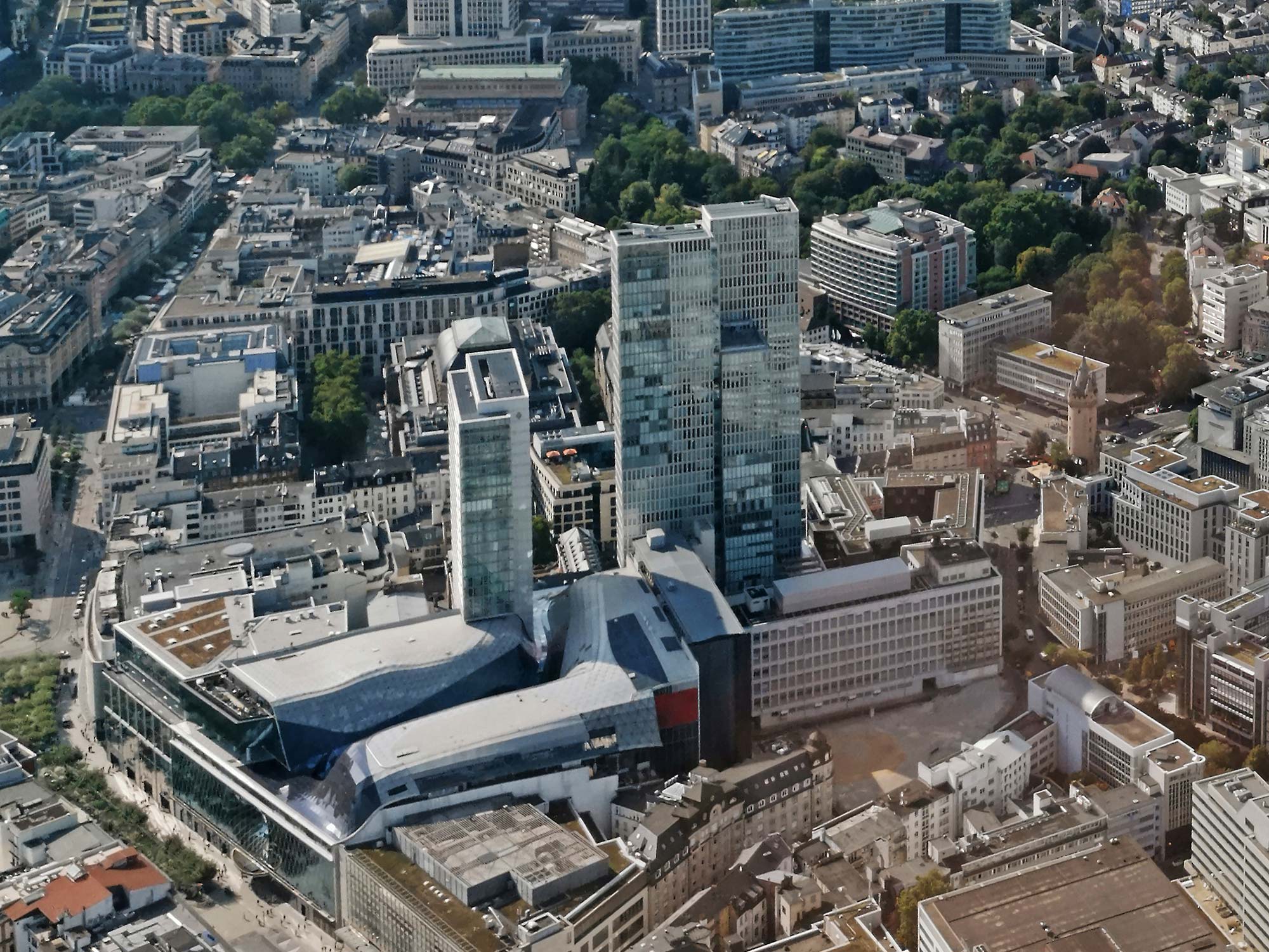 palaisquartier-nextower-jumeirah-hotel-myzeil-luftaufnahme-frankfurt-zeil Palaisquartier Frankfurt - Palais Quartier FFM - left: Jumeirah Hotel Hochhaus - right next to it: Nextower - taken here in 2019