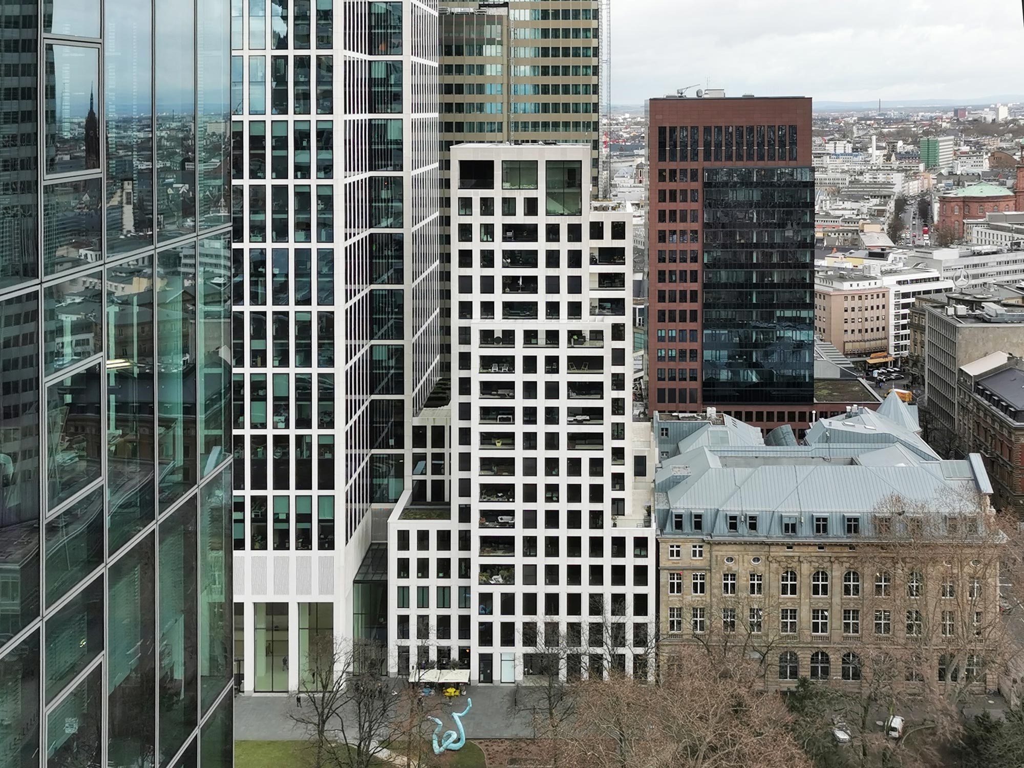 taunus-turm-residential-frankfurt-gallusanlage-cbd-apartments-for-rent