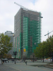Zürich High-Rise in Frankfurt during its demolition in November 2001