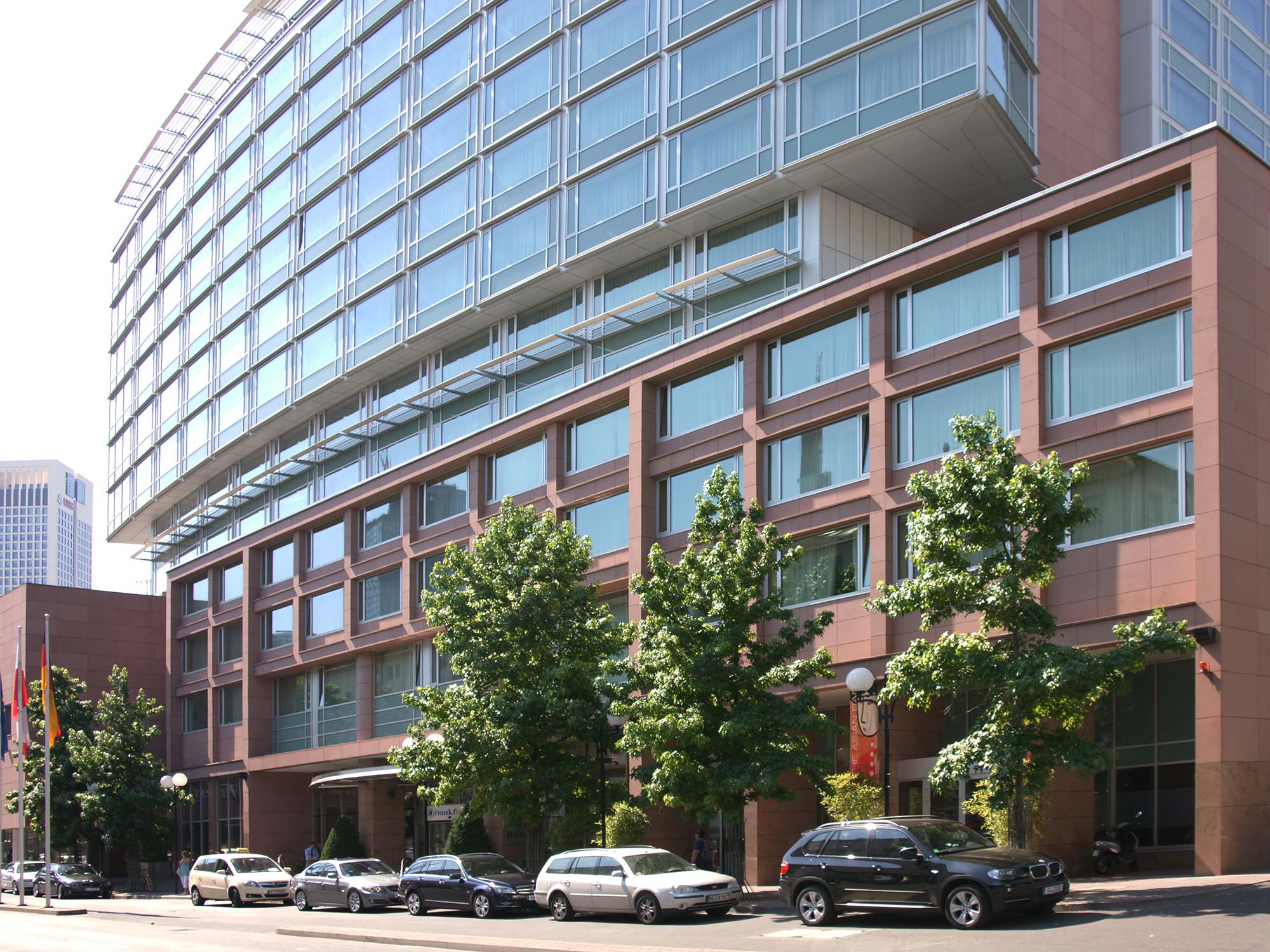Hotel in Frankfurt with skyline view of skyscrapers: Hilton Hotel City Centre