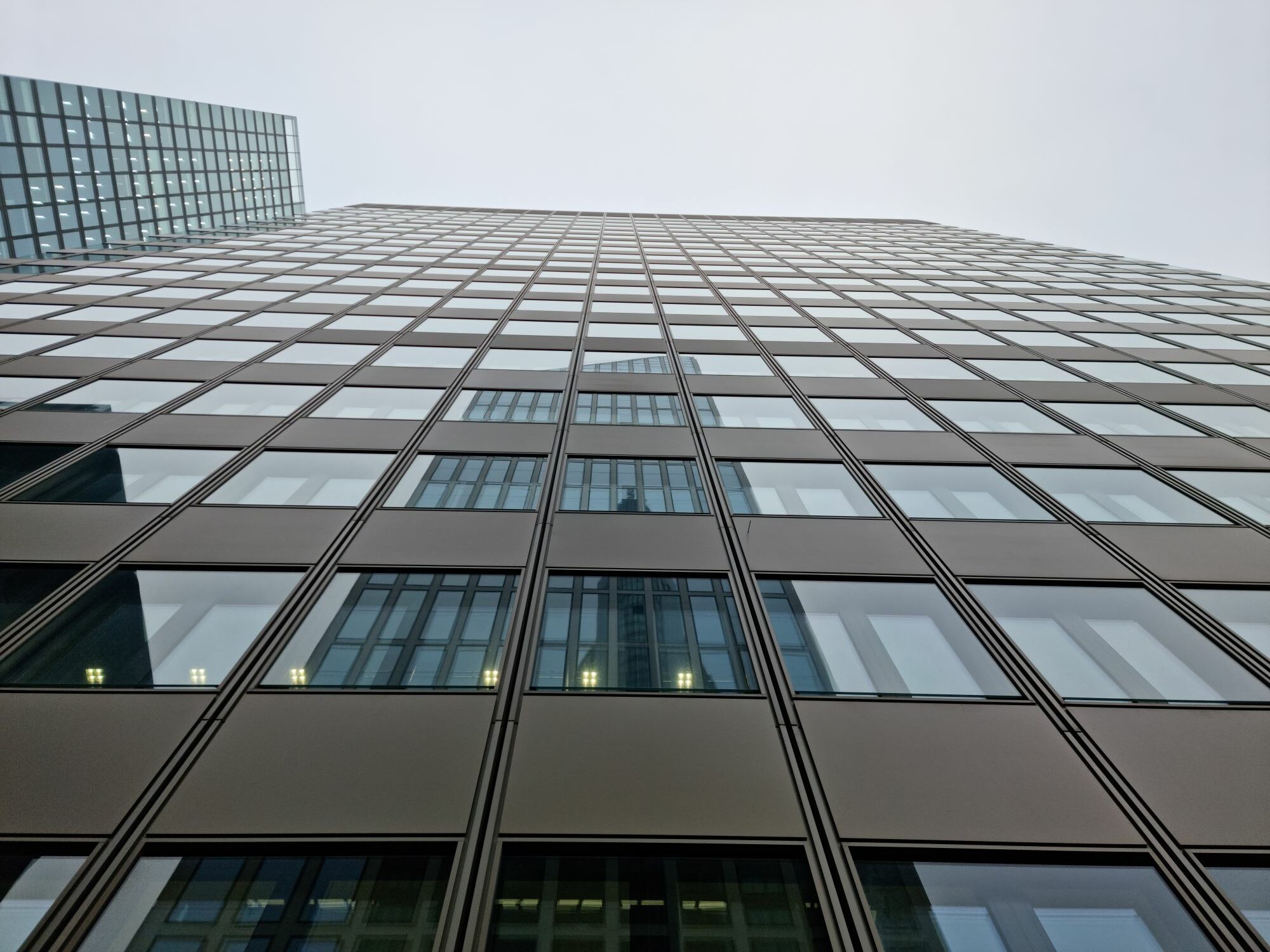 global-tower-frankfurt-financial-district-facade
