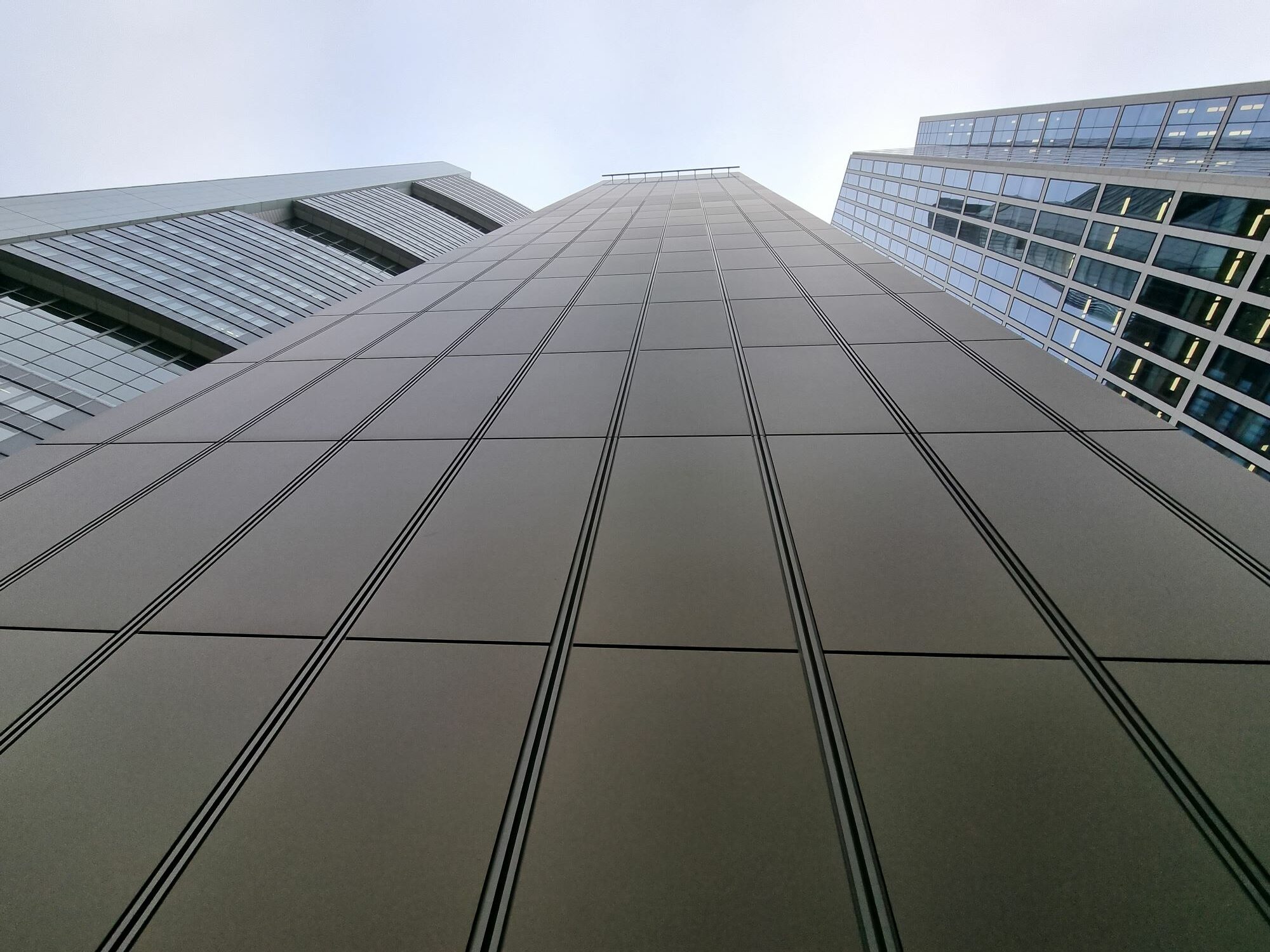global-tower-frankfurt-financial-district-facade-2022