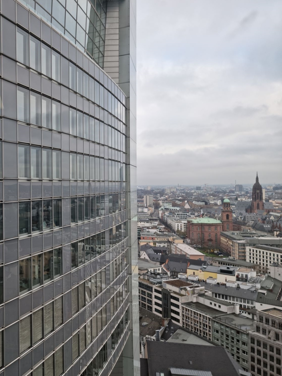 global-tower-frankfurt-cityview-financial-district-frankfurt