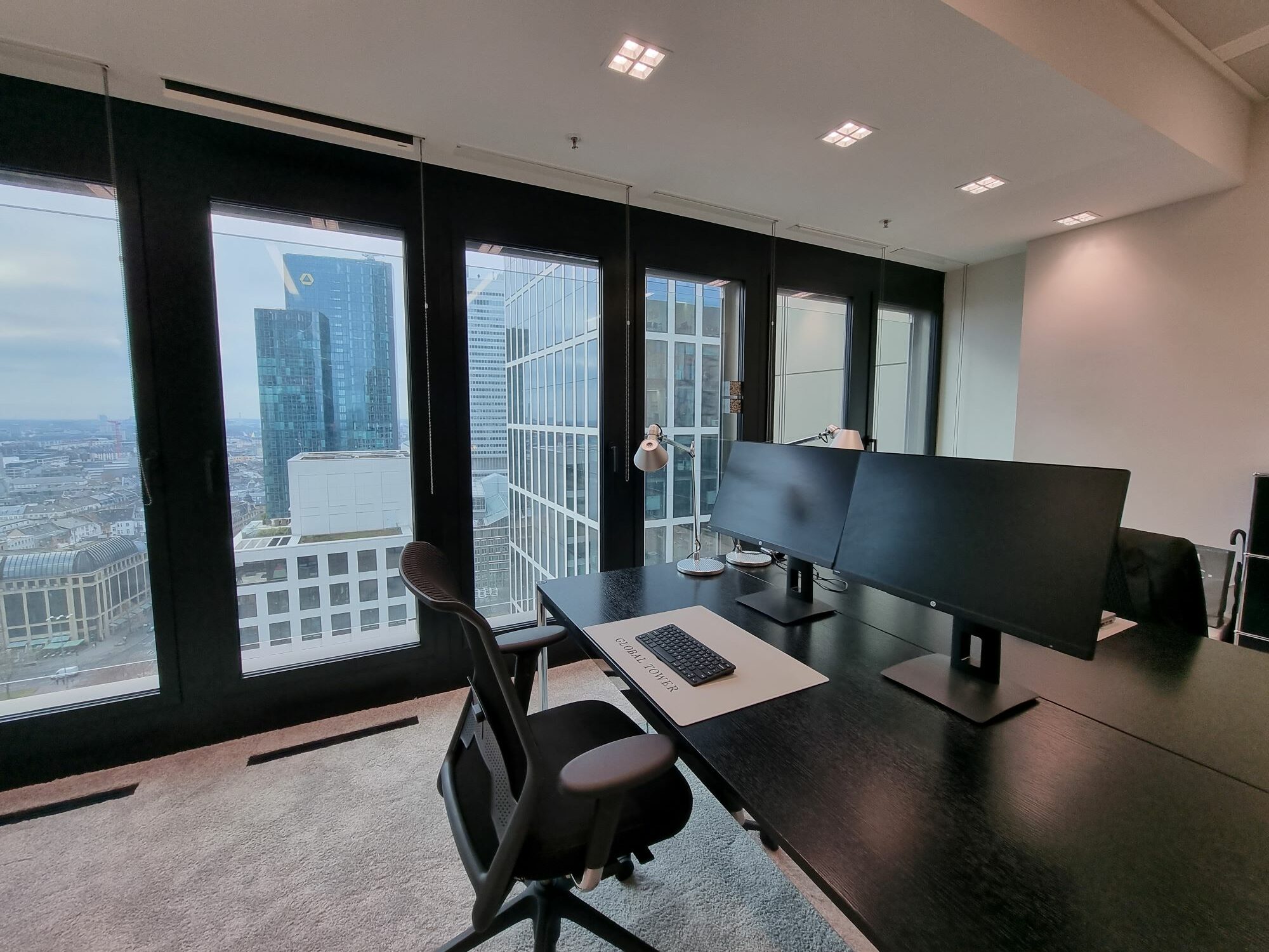global-tower-frankfurt-showroom-office-space-frankfurt