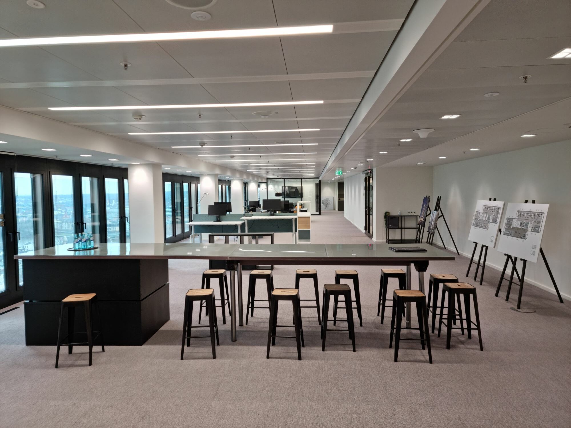 global-tower-frankfurt-financial-district-show-room-office-space
