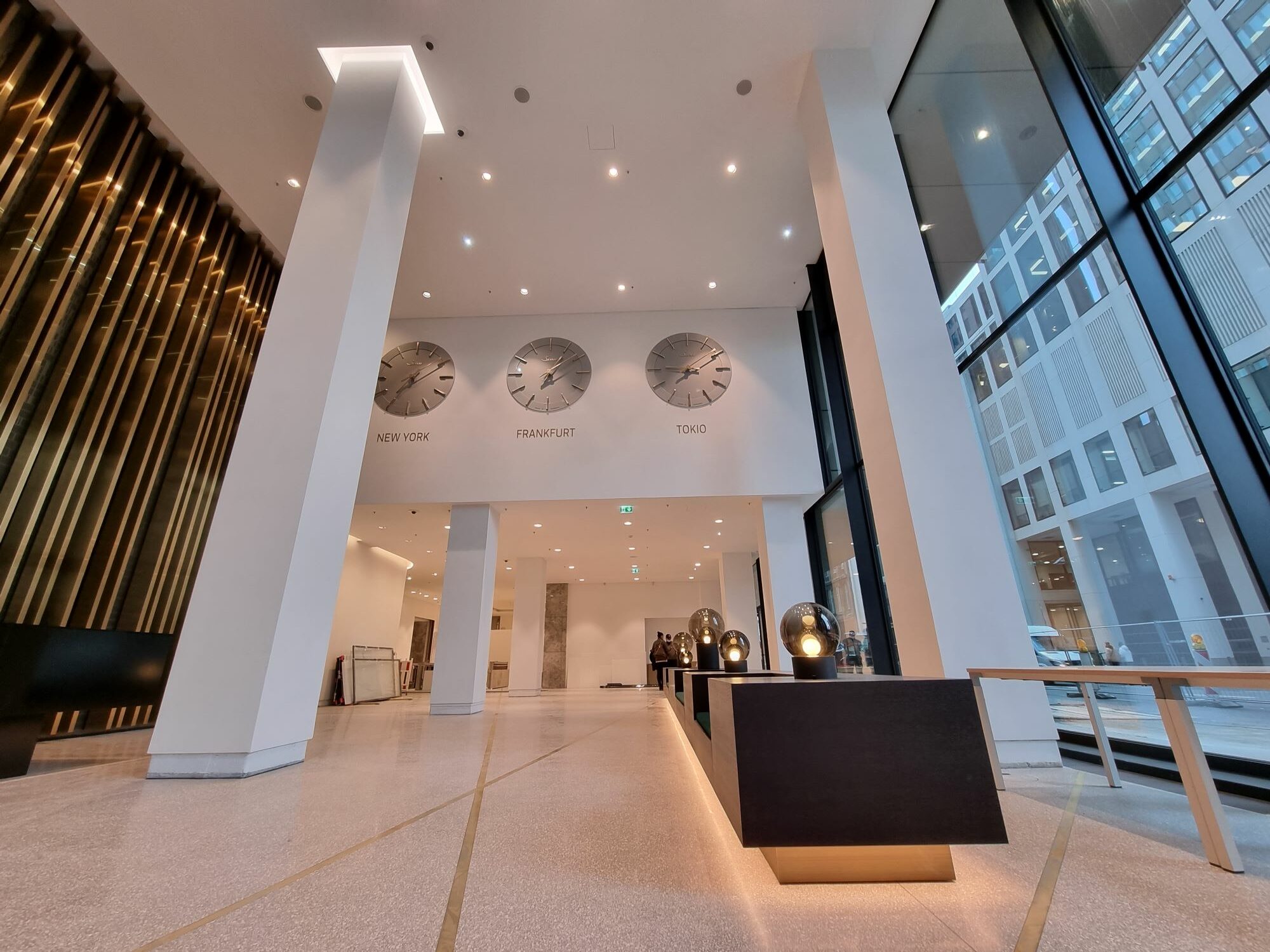 global-tower-frankfurt-financial-district-lobby