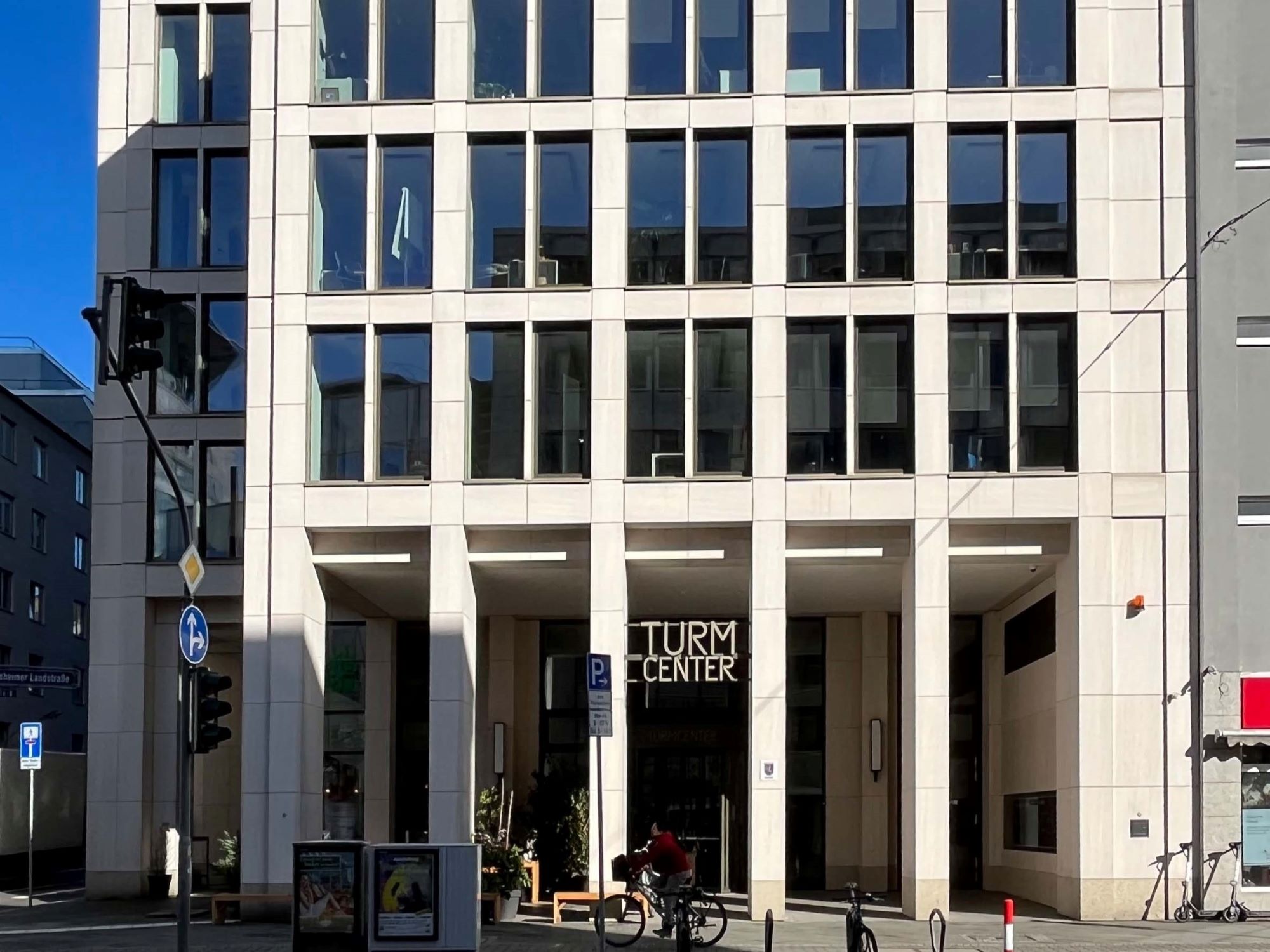 turm-center-front-fassade-westend-eschersheimer-landstrasse-frankfurt-2022