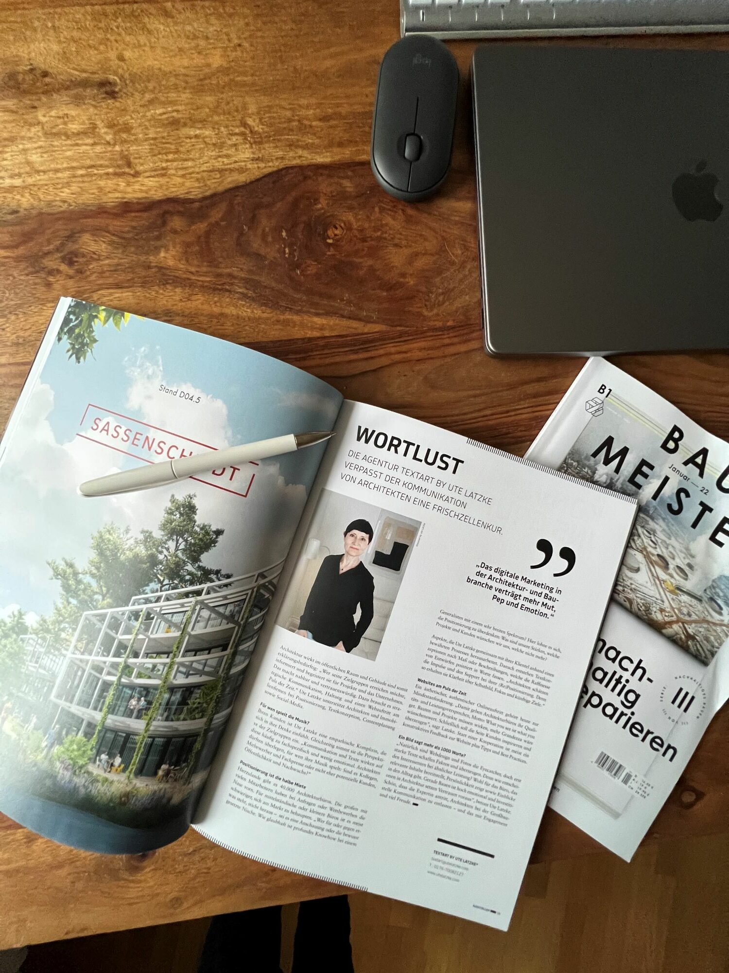 ute-latzke-architektur-kommunikation-interview-2022-schreibtisch2-rotated ute-latzke-interview-schreibtisch2-magazine