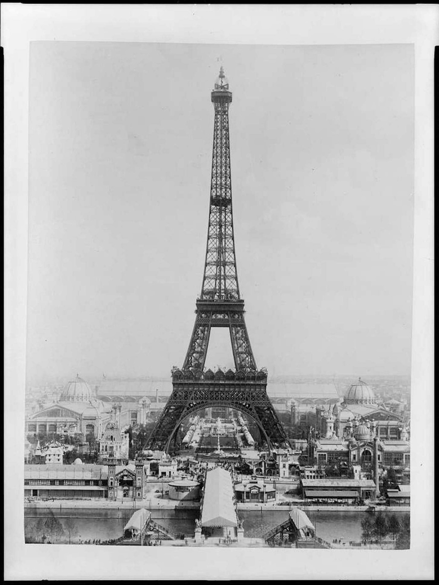 Eiffelturm-Aufzüge-Otis-Schwarzweiß