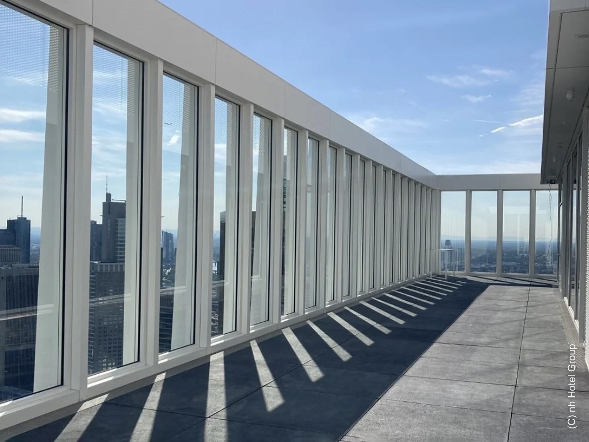 ONE-Dachterrasse-NH-Hotel-Skybar
