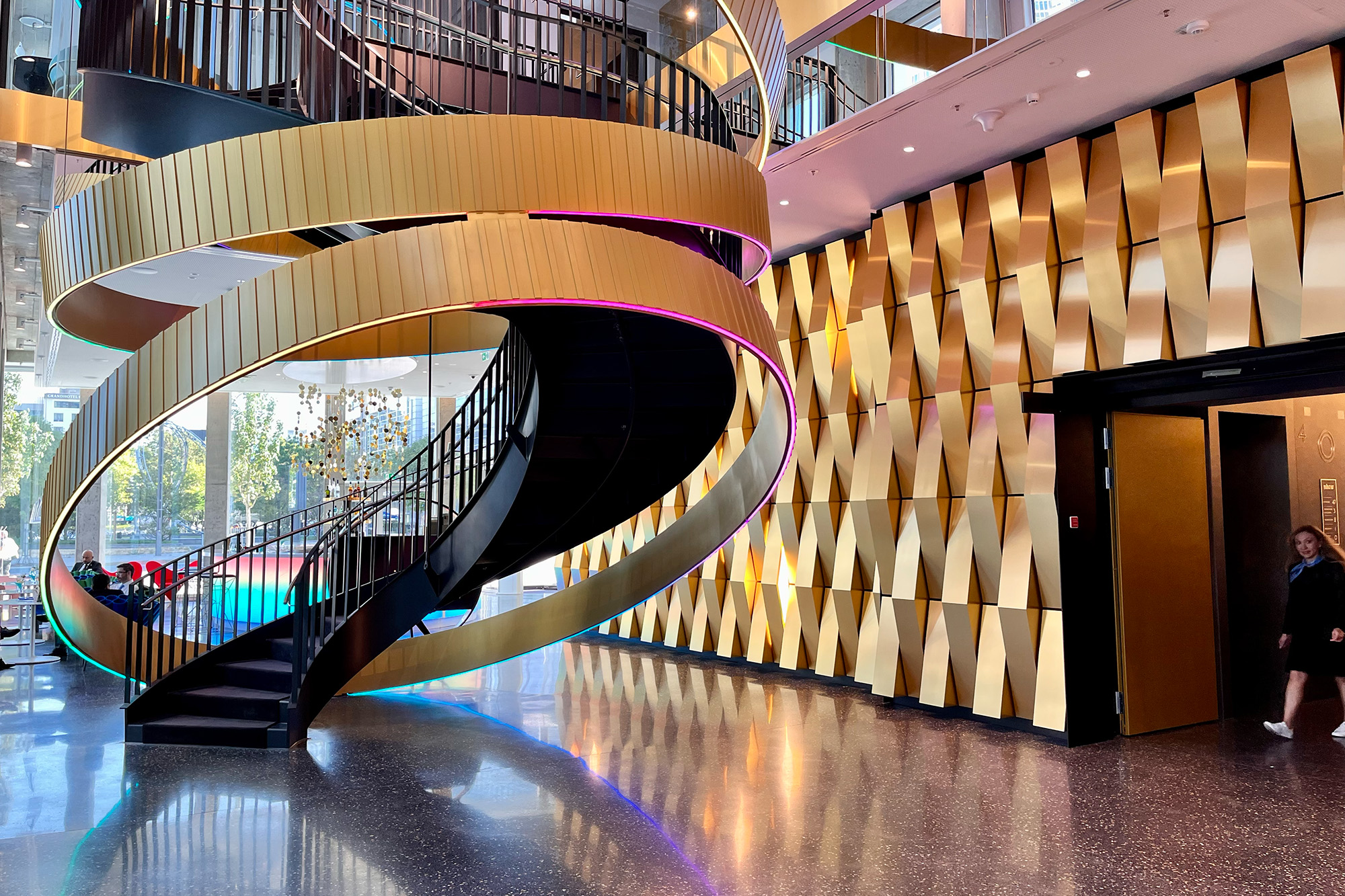 lobby-one-skyline-frankfurt-europaviertel tower-one-lobby-skyline-ca-immo-office-space-frankfurt-highrise