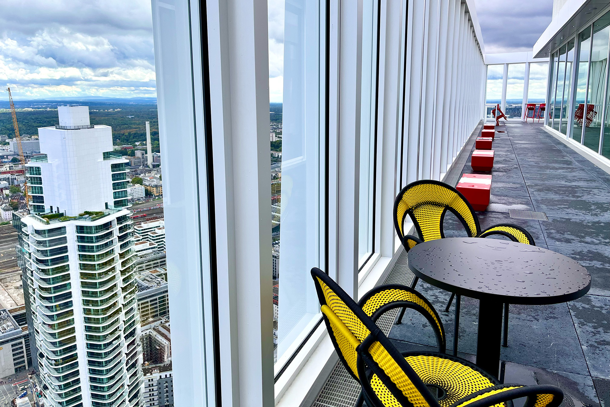 one-skybar-skyline-frankfurt