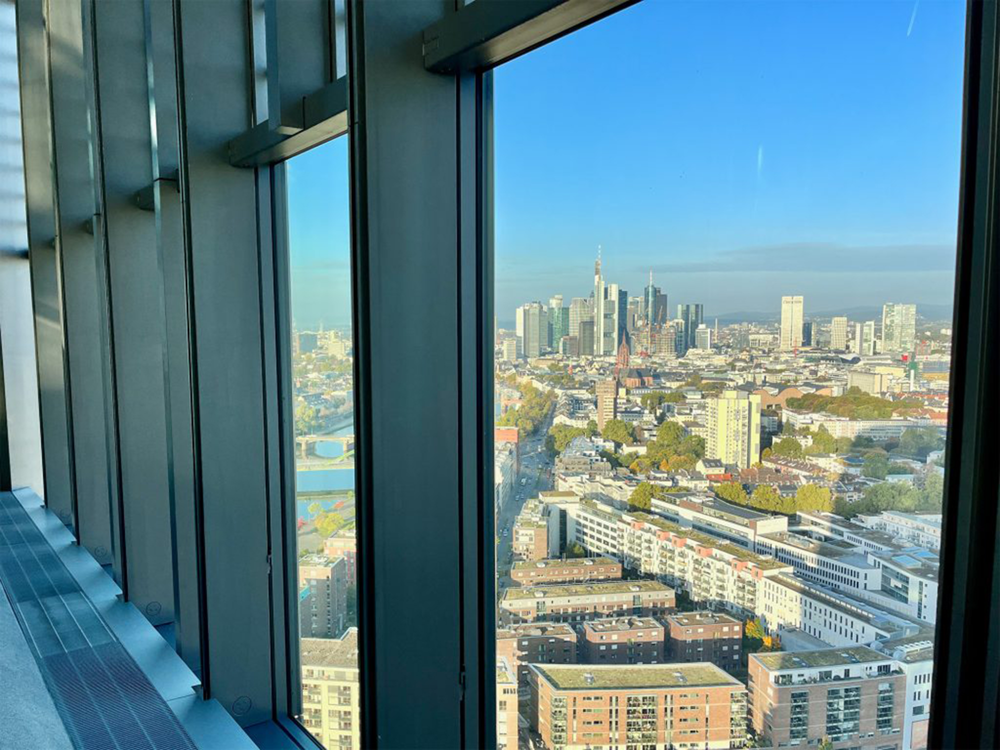 skyline-frankfurt-ezb-blick-2022